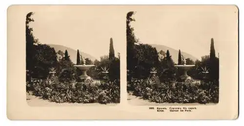 Stereo-Fotografie NPG, Berlin, Ansicht Hursuf, Blick in den Park mit kleinem Brunnen auf der Krim