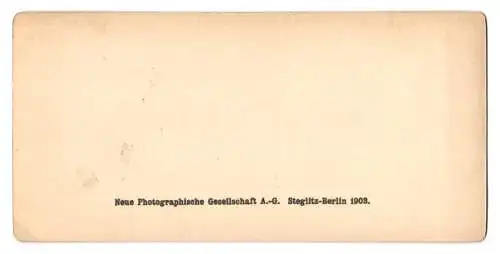 Stereo-Fotografie NPG, Berlin, Ansicht Swinemünde, junger Knabe an der Ost Mole