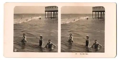 Stereo-Fotografie NPG, Berlin, junge Menschen in Bademode baden im Meer