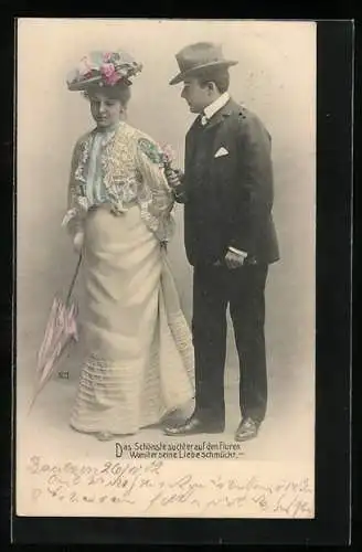 AK Frau mit Schirm und Hut, Mann mit kleinem Blumenstrauss