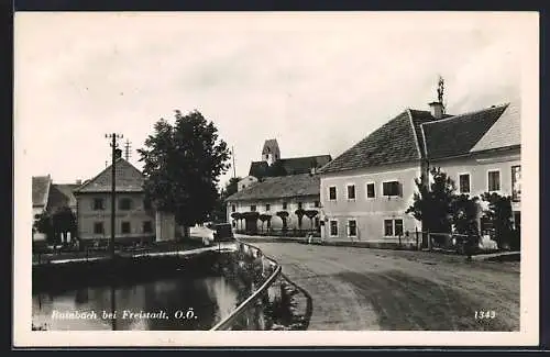 AK Rainbach im Mühlkreis, Strassenpartie am Weiher