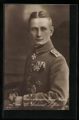 Foto-AK Sanke Nr. 413: Kampfflieger Leutnant Leffers in Uniform mit Ordenspange und Eisernes Kreuz