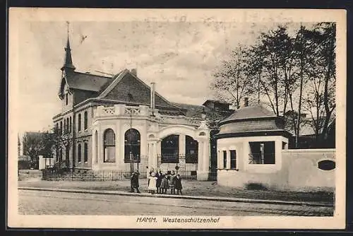 AK Hamm / Westfalen, Gasthaus Westenschützenhof, von der Strasse gesehen, mit Kindergruppe