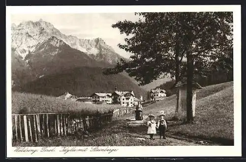 AK Waidring, Ortsansicht mit Kindern auf dem Feldweg