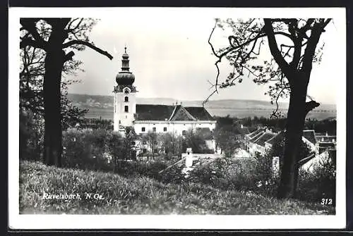 AK Ravelsbach, Blick von der Bergwiese auf Ort und Kirche