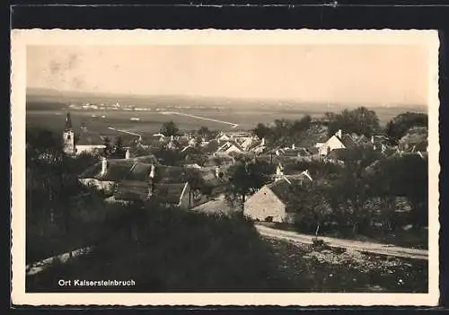 AK Kaisersteinbruch, k Blick von der Anhöhe auf den Ort