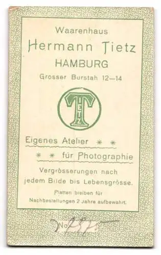 Fotografie Hermann Tietz, Hamburg, Grosser Burstah 12-14, Eleganter Herr mit einem Stock