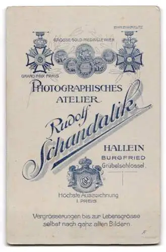 Fotografie Rudolf Schandalik, Hallein, Burgfried, Älterer Herr im Anzug mit Schnauzbart