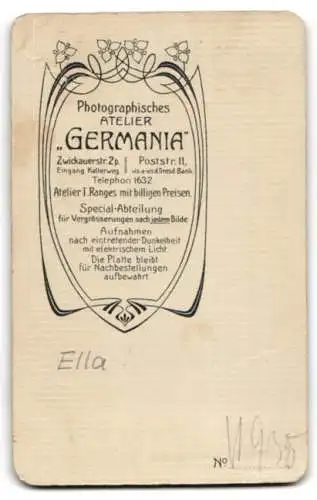 Fotografie Atelier Germania, Chemnitz, Frau Ella als Turnerin im Turnerkleid mit Hut