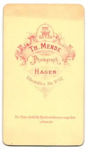 Fotografie Th. Mende, Hagen, Elberfelder Str. 82, junge Frau mit hochgesteckter Frisur im Seitenprofil, Perlenkette