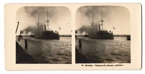 Stereo-Fotografie NPG, Berlin-Steglitz, Kriegsschiff Kreuzer Hertha beim Auslaufen aus der Vulkanwerft in Stettin