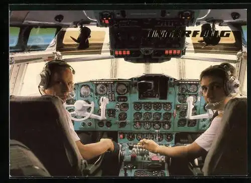 AK Flugzeug IL-62 der Interflug, Blick ins Cockpit