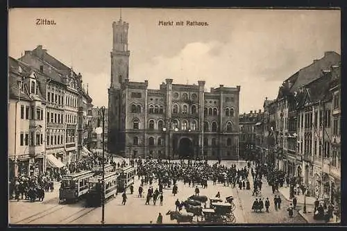 AK Zittau i. Sa., Markt mit Strassenbahnen und Verkaufsständen