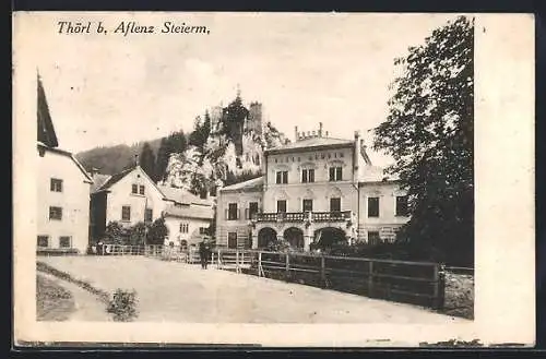AK Thörl bei Aflenz /Steiermark, Strassenpartie mit Villa Auheim und Burgblick