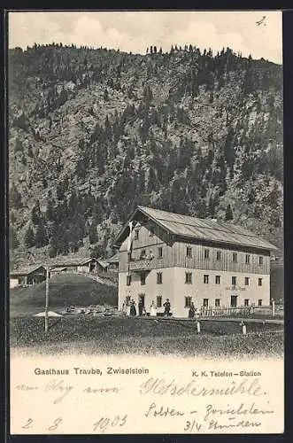 AK Zwieselstein, Gasthaus Traube, Totalansicht mit Berg im Hintergrund