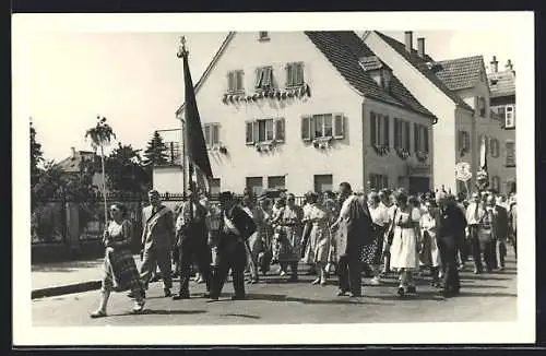 Foto-AK Aalen, Schützenfest, Festzug zieht durch die Stadt