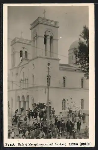 AK Itea, Einwohner vor der Kirche