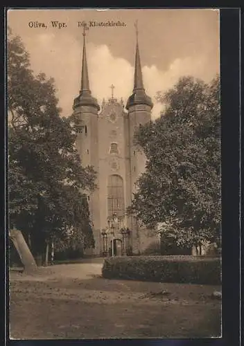 AK Oliva, die Klosterkirche von der Strasse aus