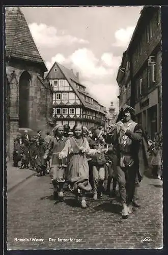 AK Hameln /Weser, Rattenfänger lockt die Kinder aus der Stadt