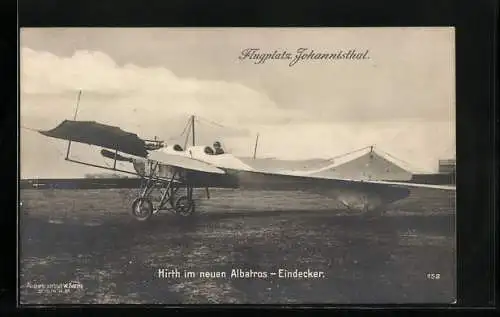 Foto-AK Sanke Nr. 152: Berlin-Johannisthal, Hirth im neuen Albatros-Eindecker auf dem Flughafen