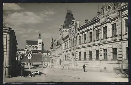 AK Poysdorf, Strassenansicht mit Blick zur Kirche