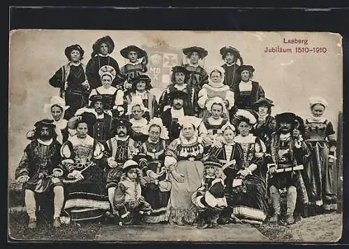 AK Lasberg, Jubiläum 1910, Festgruppe in historischen Trachten