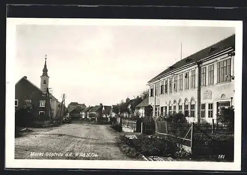 AK Göpfritz a. d. Wild, Strassenpartie mit Volksschule