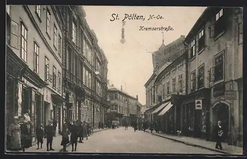AK St. Pölten, Kremserstrasse mit Geschäften und Fussgängern