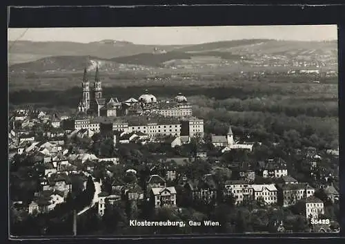 AK Klosterneuburg /Gau Wien, Ortsansicht aus der Vogelschau