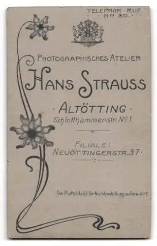 Fotografie Hans Strauss, Altötting, Schlotthammerstr. 1, Bügerliche in Kleid mit besticktem Kragen und Halskette