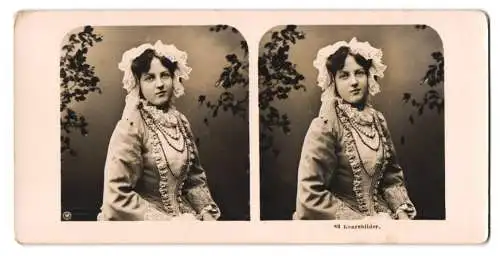 Stereo-Fotografie NPG, Berlin-Steglitz, Portrait hübsche junge Brünette trägt Haube und Sonntagskleid