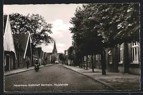 AK Neuenhaus / Grafsch. Bentheim, Hauptstrasse mit Blick zur Kirche