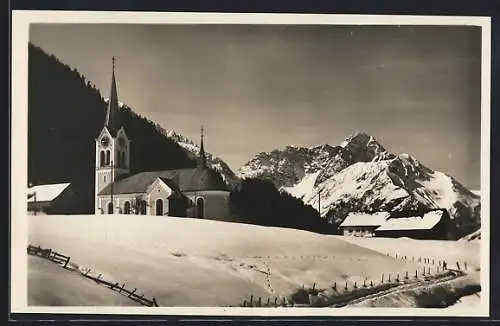 AK Riezlern, Ortsansicht mit Kirche und Widderstein