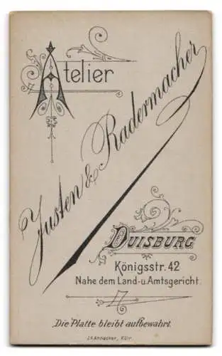 Fotografie Justen & Radermacher, Duisburg, Königsstr. 42, Junge Dame im Samtkleid