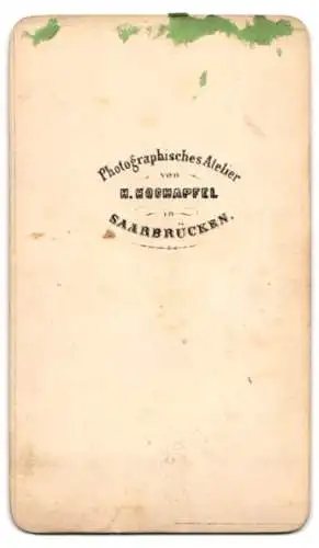 Fotografie H. Hochapfel, Saarbrücken, Bürgerlicher Herr mit Oberlippenbart