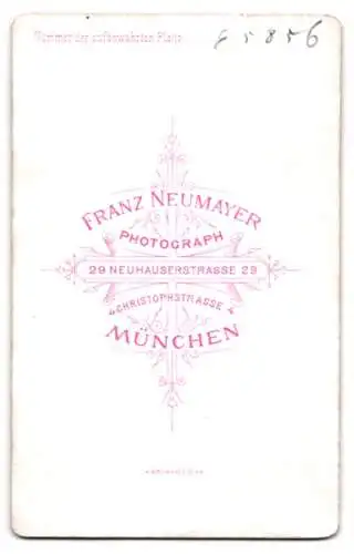 Fotografie Franz Neumayer, München, Christophstr. 4, Junge Dame mit Flechtfrisur und Kreuzkette