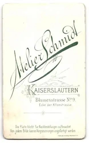 Fotografie Karl Schmidt, Kaiserslautern, Blumenstr. 9 Ecke der Alleestr., Junge Dame mit zeitgenössischer Frisur