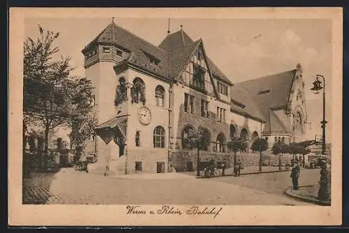 AK Worms a. Rhein, Bahnhof mit Strassenpartie