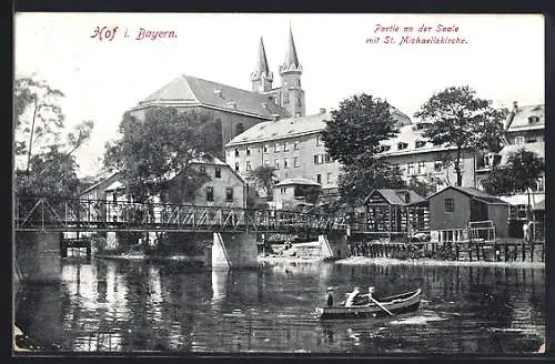 AK Hof i. B., Partie an der Saale mit St. Michaeliskirche