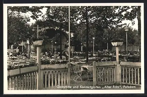 AK Potsdam, Gasthof und Konzertgarten Alter Fritz, Blick zur Bühne