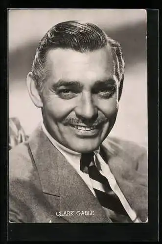 AK Schauspieler Clark Gable im Anzug mit Krawatte