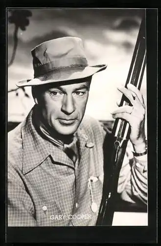 AK Schauspieler Gary Cooper mit Gewehr