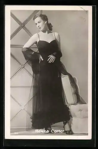 AK Schauspielerin Helena Carter in schwarzen Kleid