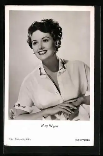AK Schauspielerin May Wynn lächelt