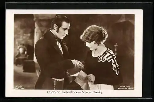 AK Schauspieler Rudolph Valentino und Vilma Banky in einer gemeinsamen Filmszene