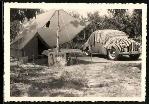 Fotografie Tauber, Wiesbaden, Auto auf einem Campingplatz