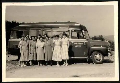 Fotografie Bus - Reisebus Fuhrunternehmen Erwin Waldner aus Nord a. H., Reisegruppe im Schwarzwald