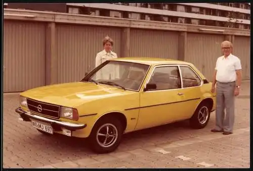 Fotografie Auto Opel Coupe, PKW mit Kennzeichen Wiesbaden