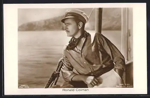 AK Schauspieler Ronald Colman auf einem Schiff