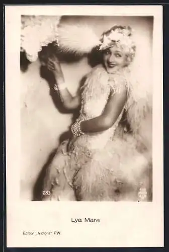 AK Schauspielerin Lya Mara mit einem Schirm